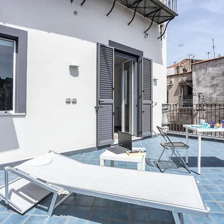 公寓 Hostly - Tarsia 50-beautiful Terrace On 那不勒斯